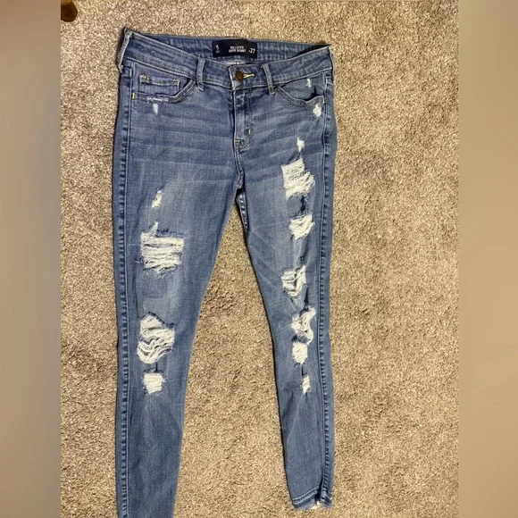 Hollister Super Skinny Distressed Low Rise 5/27 - Picture 2 of 8